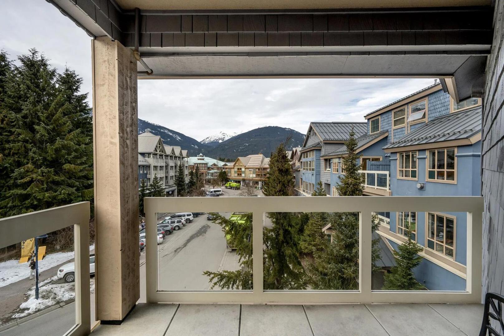 Apartment 2br + Loft & Sofabed Tyndall Stone Mountain Views Pool, Hot Tub & Free Parking Whistler