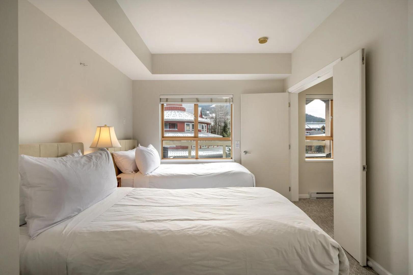 Apartment 2br + Loft & Sofabed Tyndall Stone Mountain Views Pool, Hot Tub & Free Parking Whistler